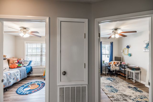 1041 Red Apple Ct, Clarksville, TN 37040