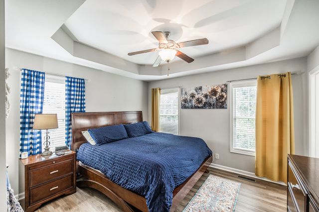 1041 Red Apple Ct, Clarksville, TN 37040