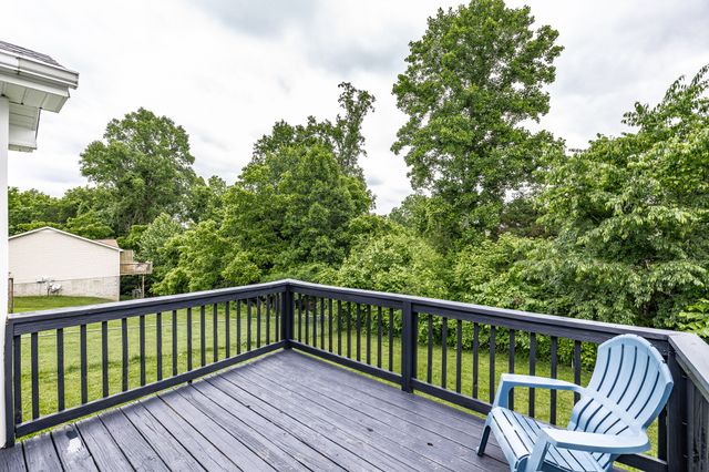 1041 Red Apple Ct, Clarksville, TN 37040
