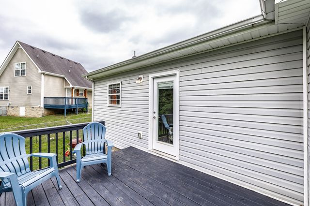 1041 Red Apple Ct, Clarksville, TN 37040