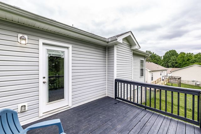 1041 Red Apple Ct, Clarksville, TN 37040