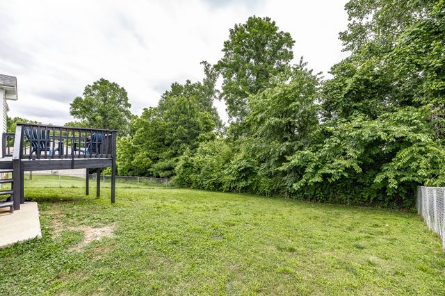 1041 Red Apple Ct, Clarksville, TN 37040