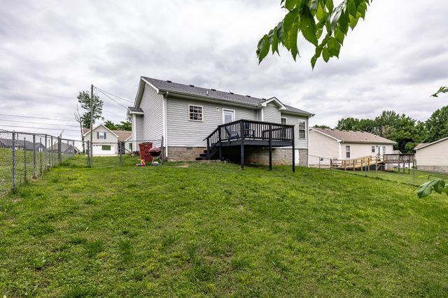 1041 Red Apple Ct, Clarksville, TN 37040