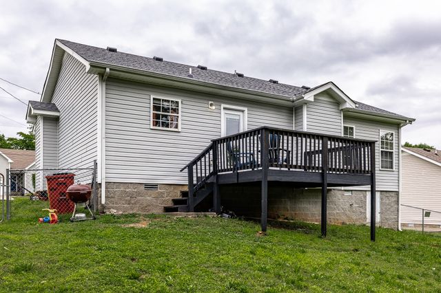 1041 Red Apple Ct, Clarksville, TN 37040