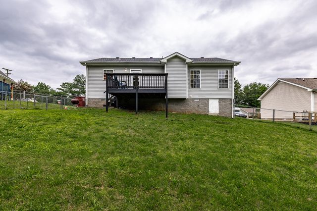 1041 Red Apple Ct, Clarksville, TN 37040