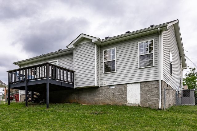 1041 Red Apple Ct, Clarksville, TN 37040
