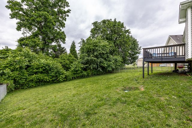 1041 Red Apple Ct, Clarksville, TN 37040