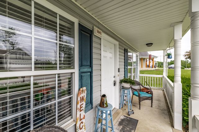 1041 Red Apple Ct, Clarksville, TN 37040