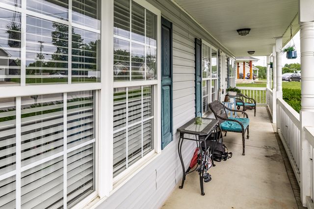 1041 Red Apple Ct, Clarksville, TN 37040
