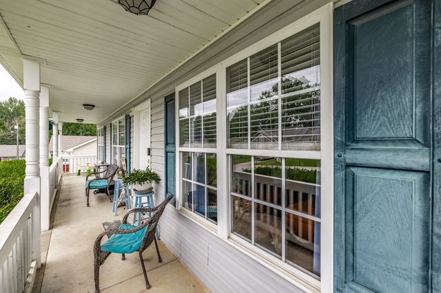1041 Red Apple Ct, Clarksville, TN 37040