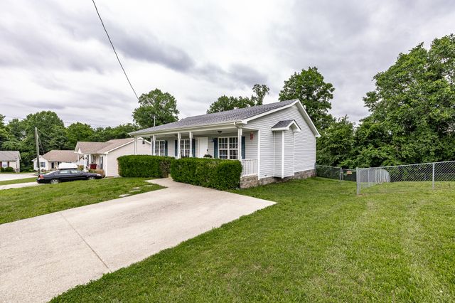 1041 Red Apple Ct, Clarksville, TN 37040