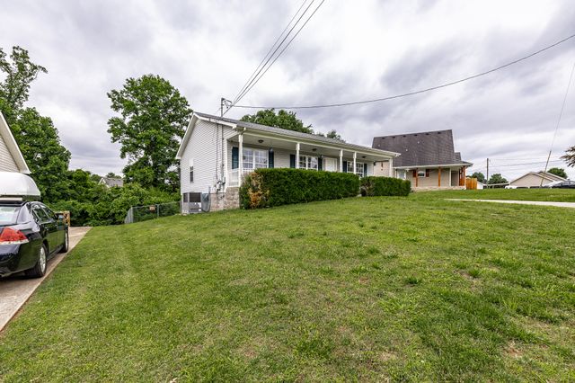 1041 Red Apple Ct, Clarksville, TN 37040