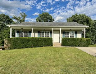 1041 Red Apple Ct, Clarksville, TN 37040