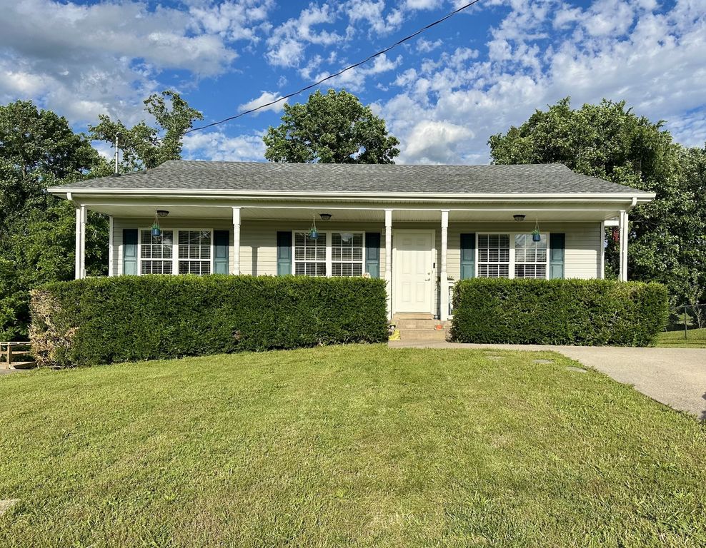 1041 Red Apple Ct, Clarksville, TN 37040
