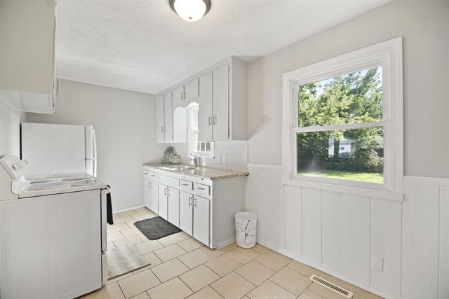 2511 S Victoria, Wichita, KS 67216