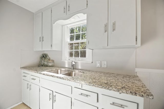 2511 S Victoria, Wichita, KS 67216