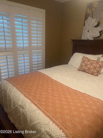 14407 Signature Point Dr, Louisville, KY 40299