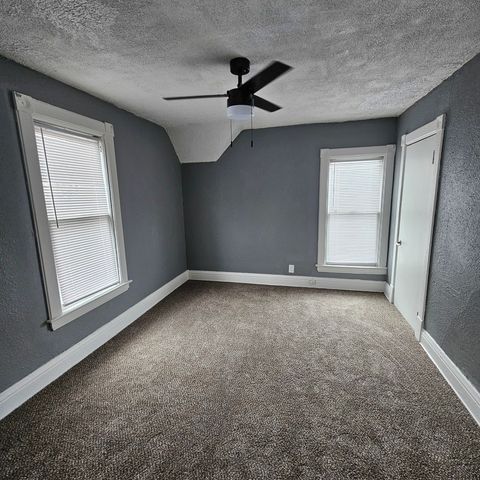 945 NORTH Avenue, Rockford, IL 61103