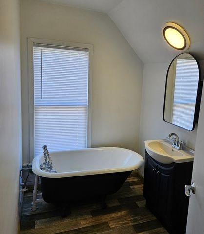 945 NORTH Avenue, Rockford, IL 61103