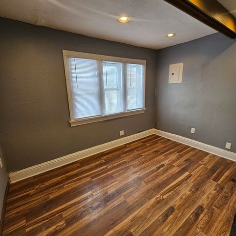 945 NORTH Avenue, Rockford, IL 61103