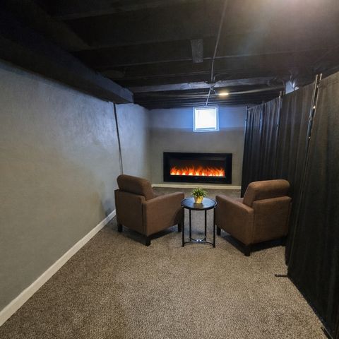 945 NORTH Avenue, Rockford, IL 61103