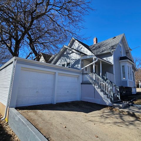 945 NORTH Avenue, Rockford, IL 61103