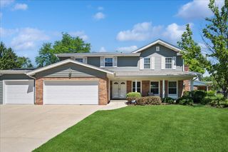 1660 Clavinia Avenue, Deerfield, IL 60015