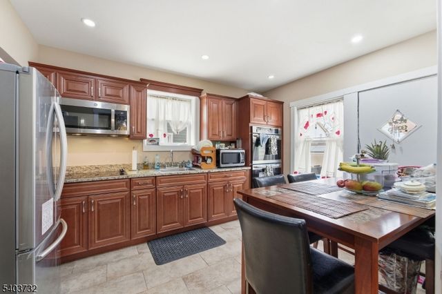 39 Hollywood Ave, Hillside Twp., NJ 07205