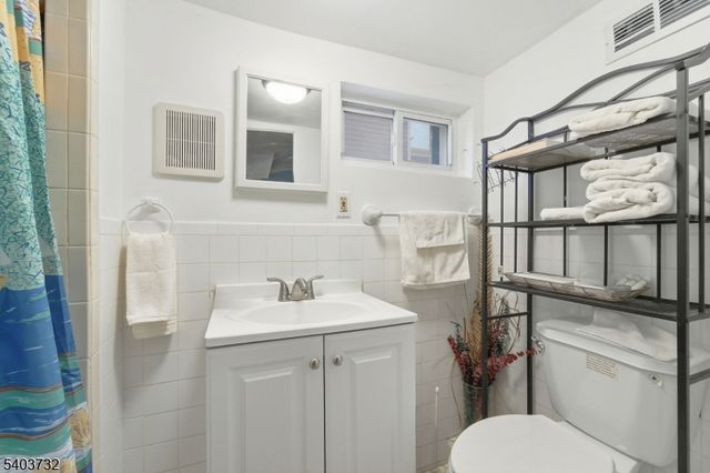 39 Hollywood Ave, Hillside Twp., NJ 07205