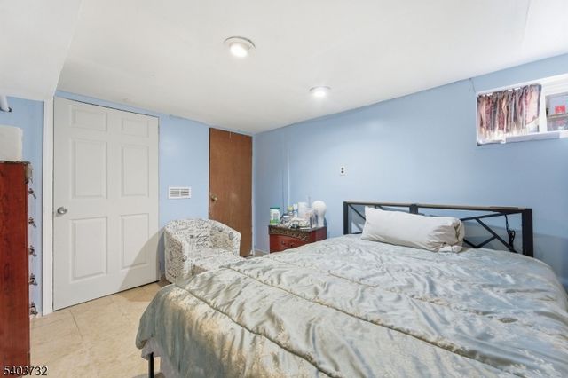 39 Hollywood Ave, Hillside Twp., NJ 07205