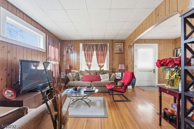 39 Hollywood Ave, Hillside Twp., NJ 07205