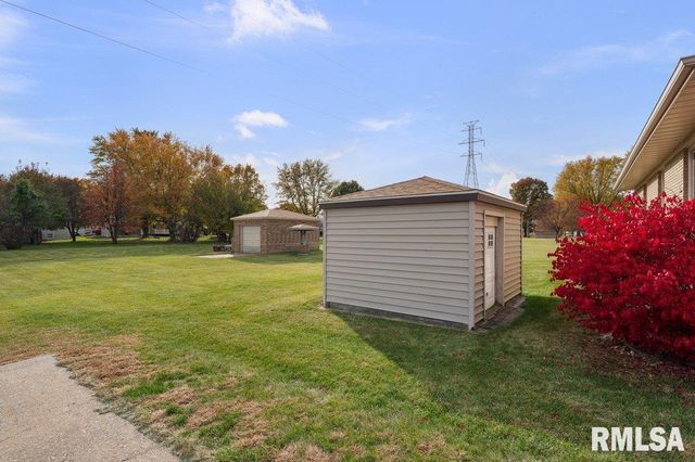 67 Buysse Drive, Coal Valley, IL 61240