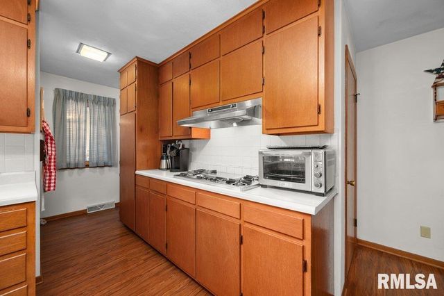 67 Buysse Drive, Coal Valley, IL 61240