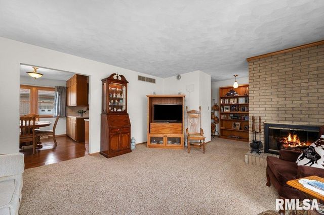 67 Buysse Drive, Coal Valley, IL 61240