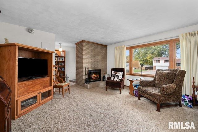 67 Buysse Drive, Coal Valley, IL 61240