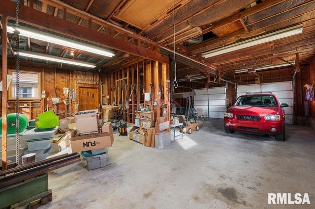 67 Buysse Drive, Coal Valley, IL 61240