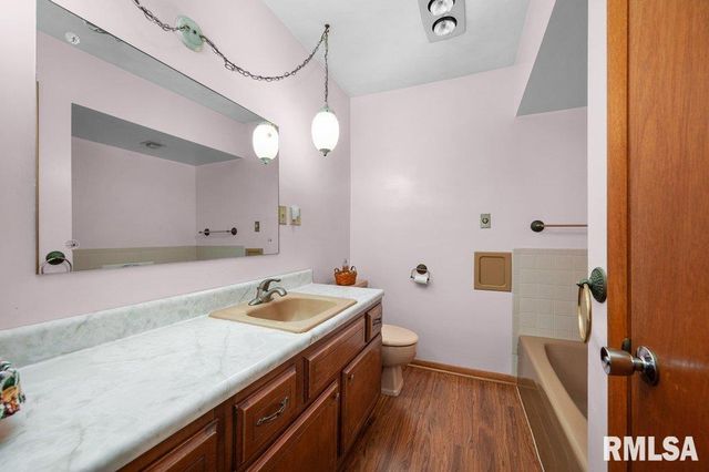 67 Buysse Drive, Coal Valley, IL 61240