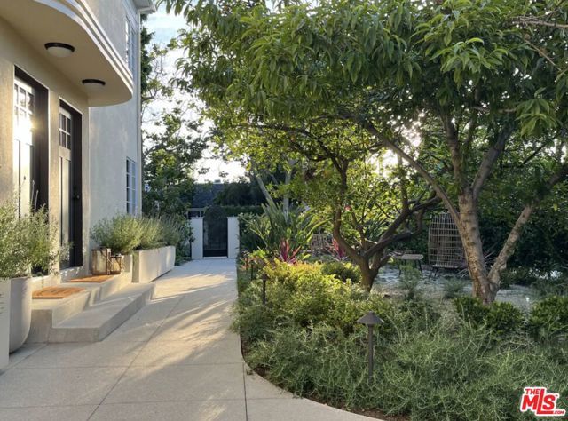 466 N Harper Avenue, Los Angeles, CA 90048