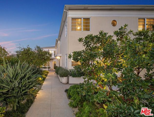 466 N Harper Avenue, Los Angeles, CA 90048