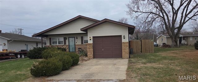 9 N Main Street, Moro, IL 62067