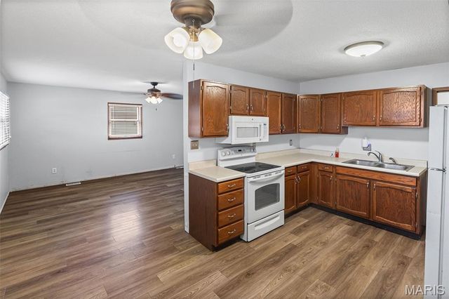 9 N Main Street, Moro, IL 62067