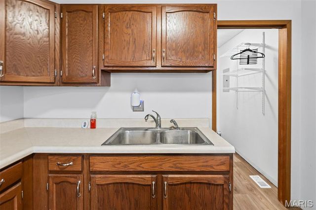 9 N Main Street, Moro, IL 62067