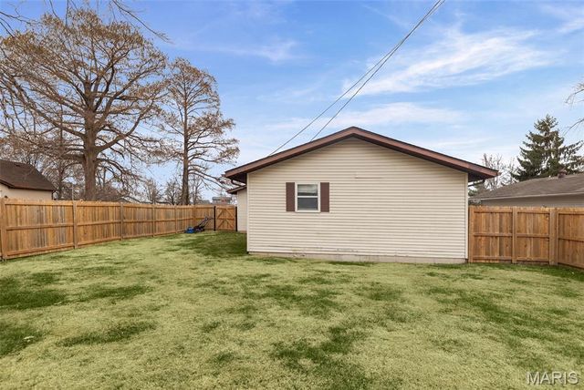 9 N Main Street, Moro, IL 62067