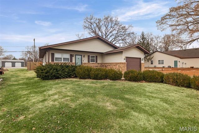 9 N Main Street, Moro, IL 62067