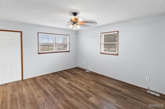 9 N Main Street, Moro, IL 62067