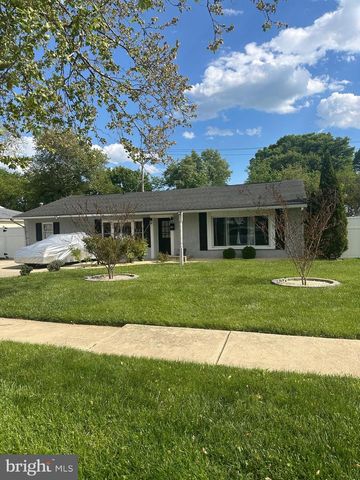 35 CHAUCER DR, Newark, DE 19713