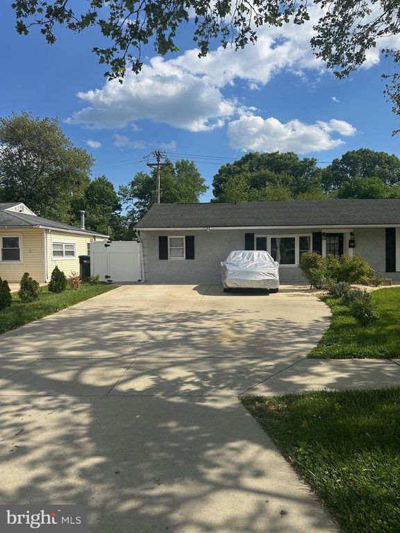 35 CHAUCER DR, Newark, DE 19713