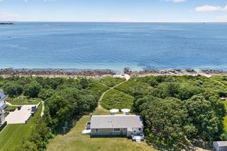 7 Gull Ln, Bourne, MA 02534