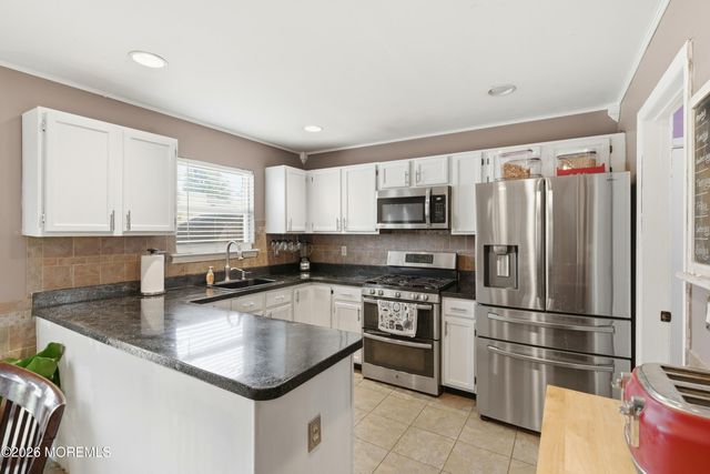 7 Shelli Terrace, Barnegat, NJ 08005