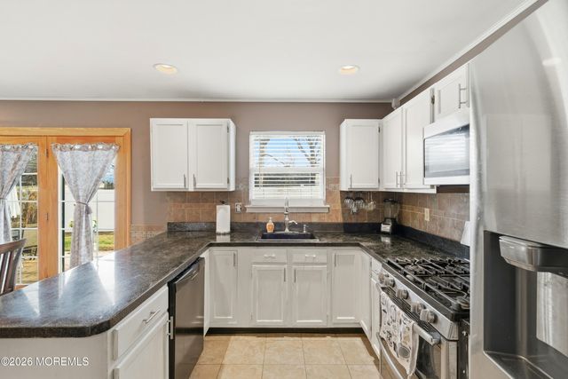 7 Shelli Terrace, Barnegat, NJ 08005